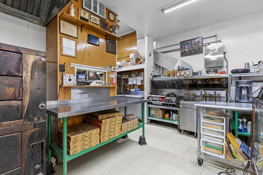 More Photos Of 114 E Lincoln Ave, Mc Donald General Retail For Sale