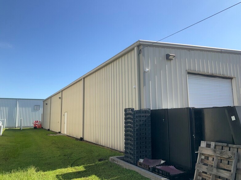 More Photos Of 11607 Prospect Dr, Odessa Manufacturing For Sale