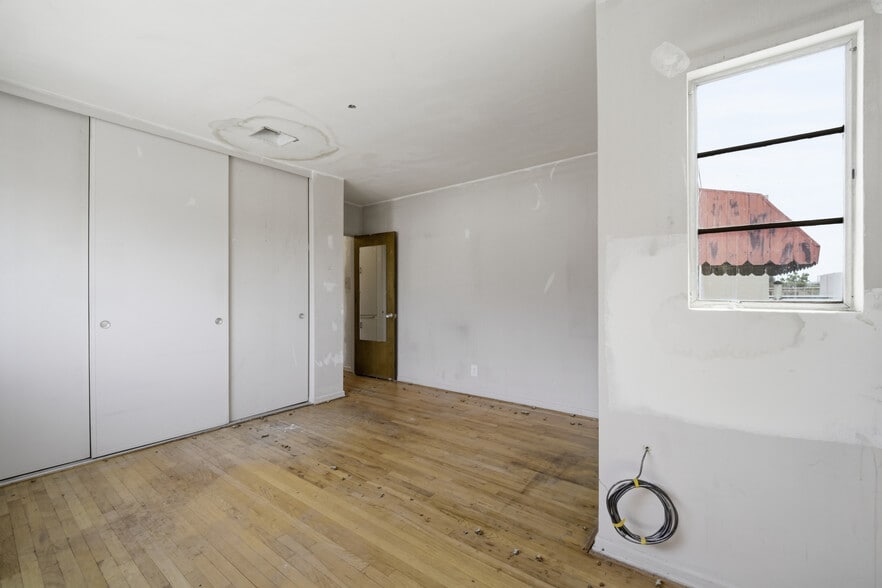 More Photos Of 915 W Olive Ave, Burbank Office For Sale
