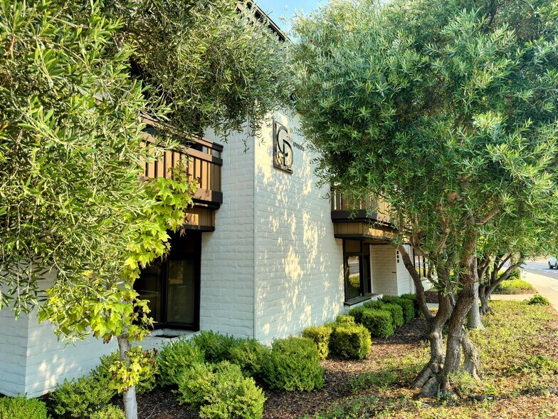 More Photos Of 684-690 Alamo Pintado Rd, Solvang Office For Lease