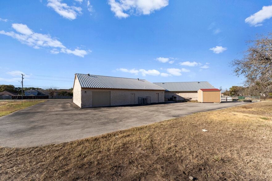 More Photos Of 9585 Braun Rd, San Antonio Storefront Retail Office For Sale