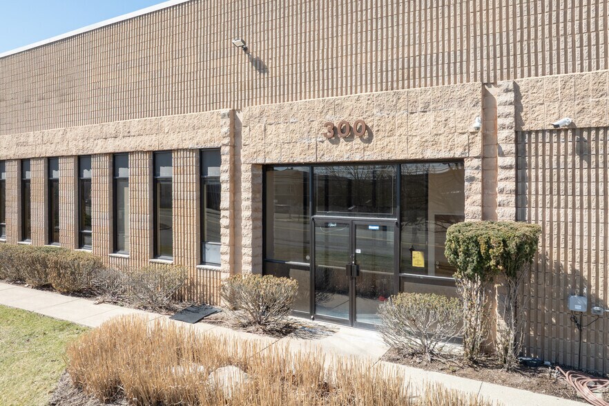 More Photos Of 300 Corporate Dr, Mahwah Warehouse For Lease