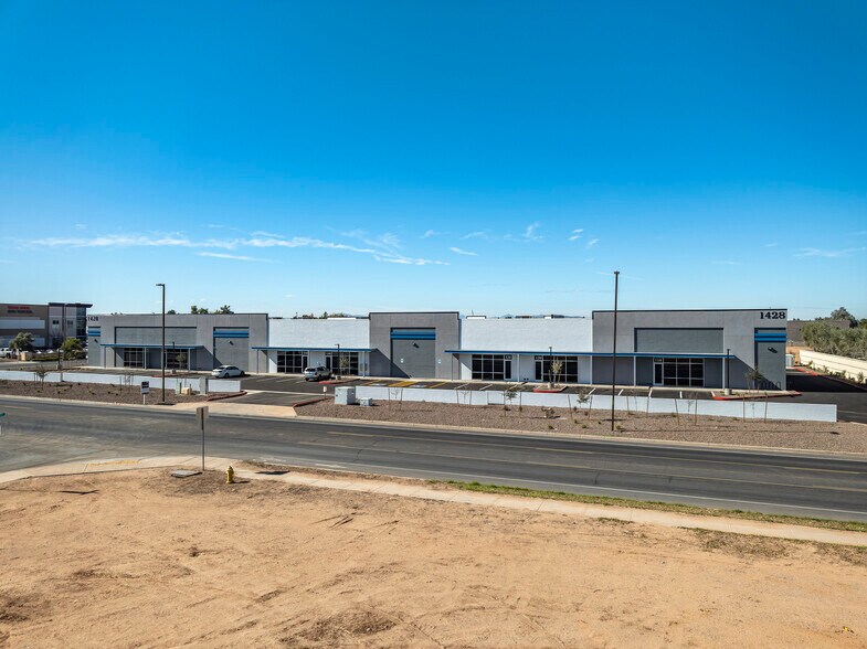 More Photos Of 1428 N Horne St, Gilbert Warehouse For Lease