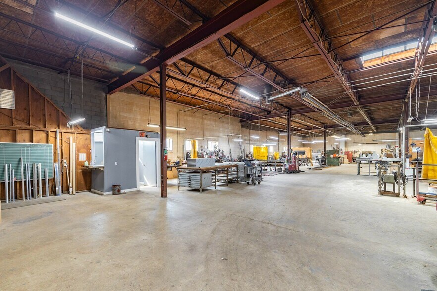 More Photos Of 21306 John R Rd, Hazel Park Warehouse For Sale