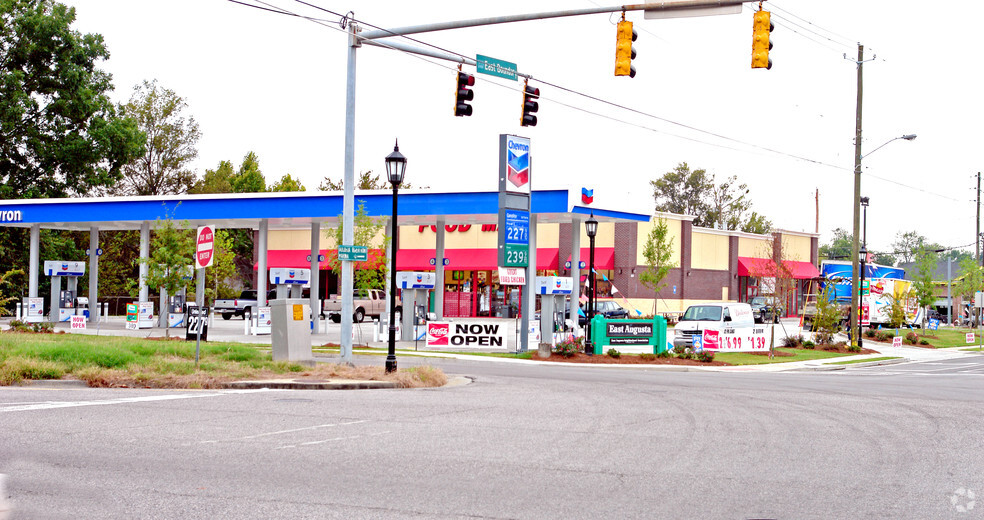 Primary Photo Of 202 E Boundary St, Augusta Service Station For Lease