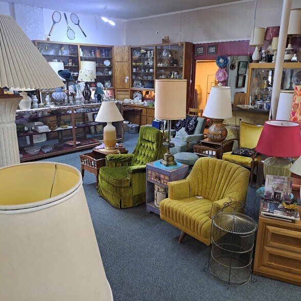 More Photos Of 1003 W 3rd St, Alliance Freestanding For Sale