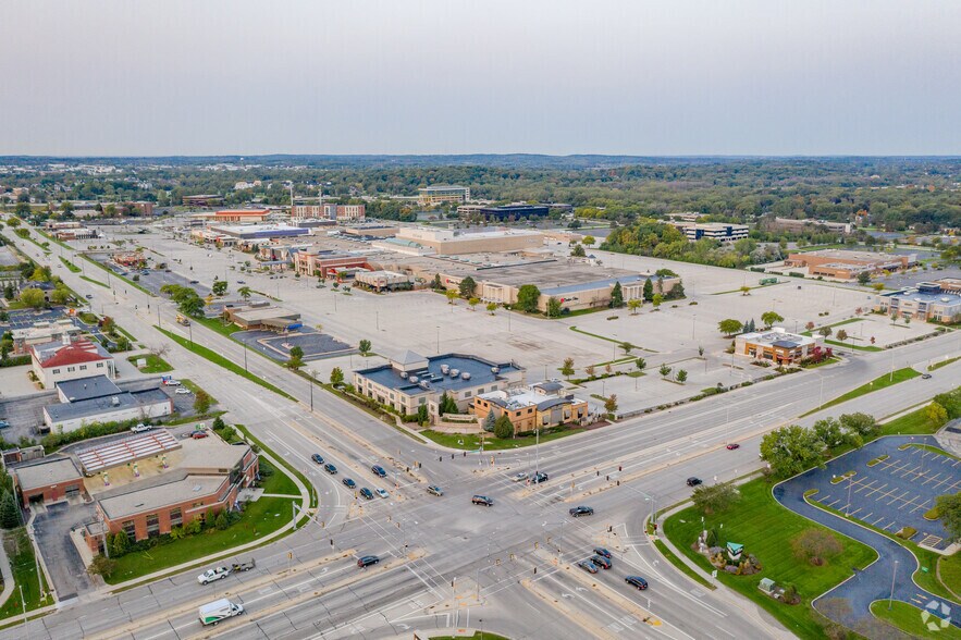 More Photos Of 15875 W Bluemound Rd, Brookfield General Retail For Lease
