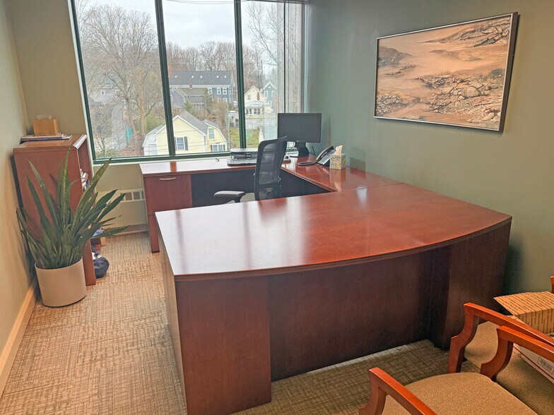 More Photos Of 1 Cate St, Portsmouth Office For Lease