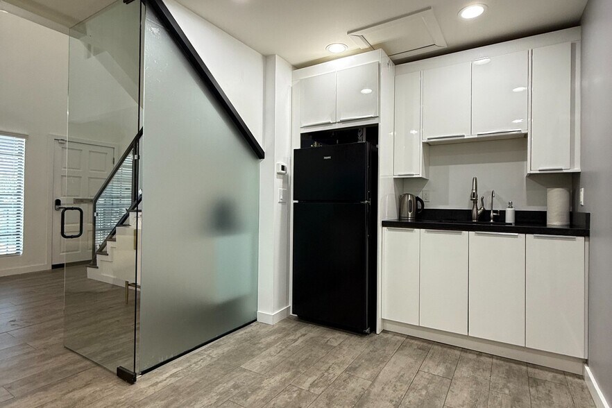 More Photos Of 207 W Alameda Ave, Burbank Office For Sale