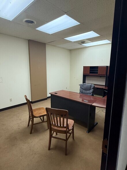 More Photos Of 1214 N Highway 81, Duncan Office For Lease