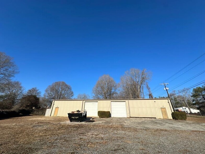 More Photos Of 899 Liberty St W, York Warehouse For Lease