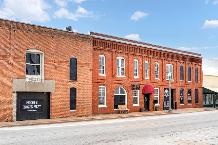 More Photos Of 33 W Olive St, Aurora General Retail For Sale