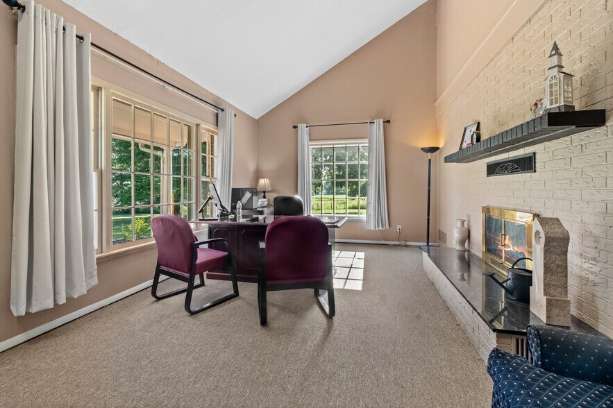 More Photos Of 1400 Locust st, Stilwell Office Residential For Sale