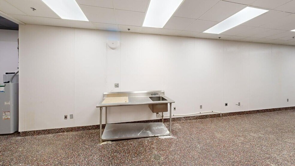 More Photos Of 111 W Columbia St, Fort Wayne Storefront For Lease