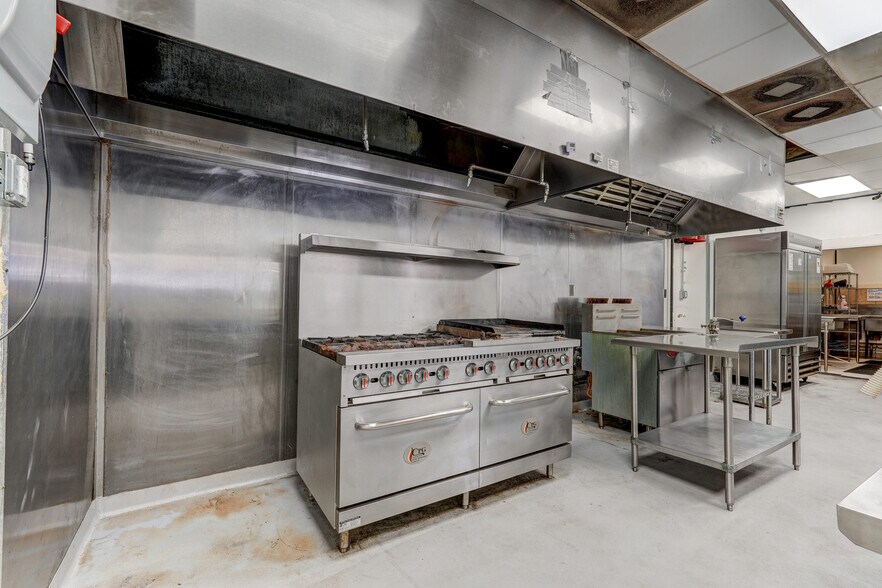 More Photos Of 247 W Kings Hwy, Eden Storefront Retail Office For Sale