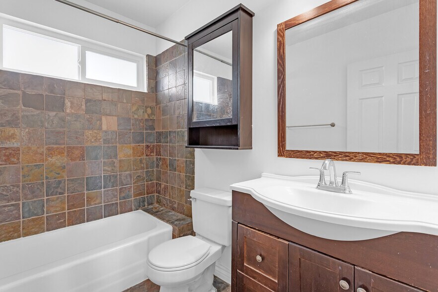 More Photos Of 1030 N Orange Grove Ave, Los Angeles Apartments For Sale