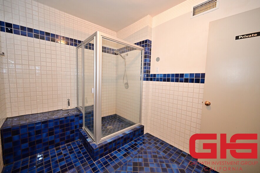 More Photos Of 88 N Hill Ave, Pasadena Storefront For Sale