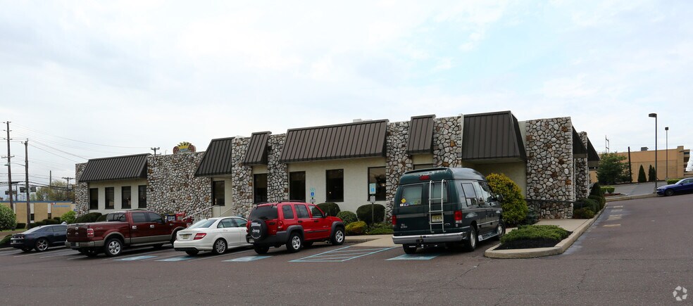 More Photos Of 7377 N Crescent Blvd, Pennsauken General Retail For Lease