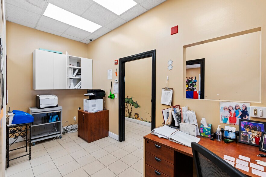 More Photos Of 2707 Hylan Blvd, Staten Island Office For Lease