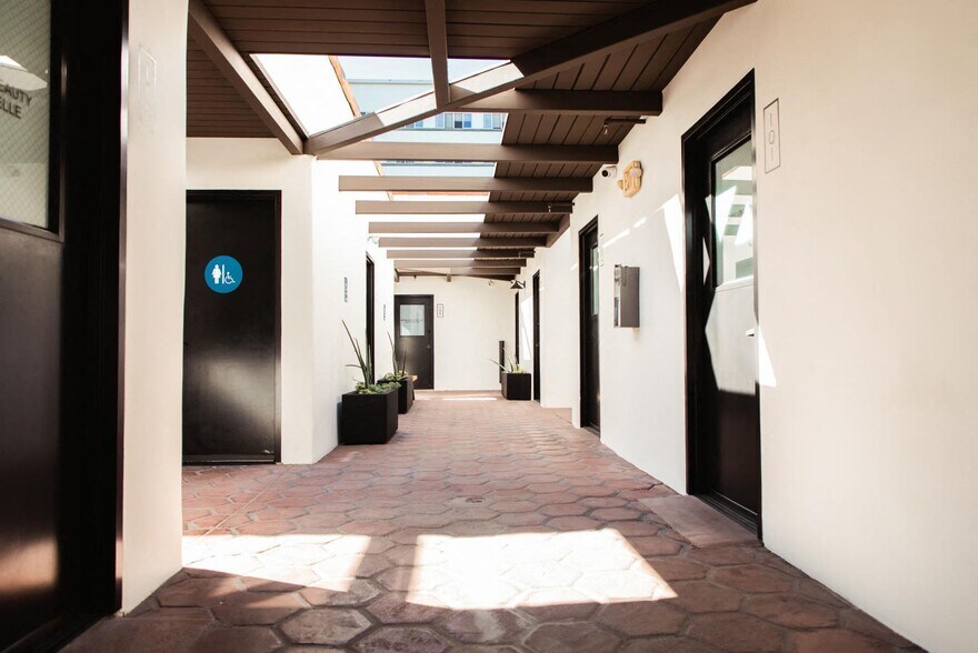 More Photos Of 300 E Santa Clara St, Ventura Medical For Lease