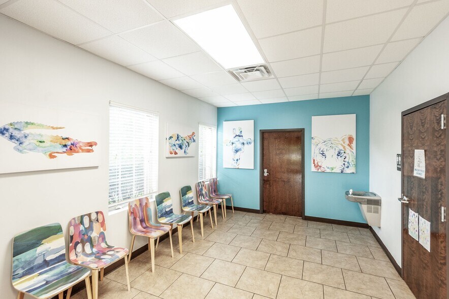 More Photos Of 20 Executive Park Dr, Hendersonville Loft Creative Space For Sale