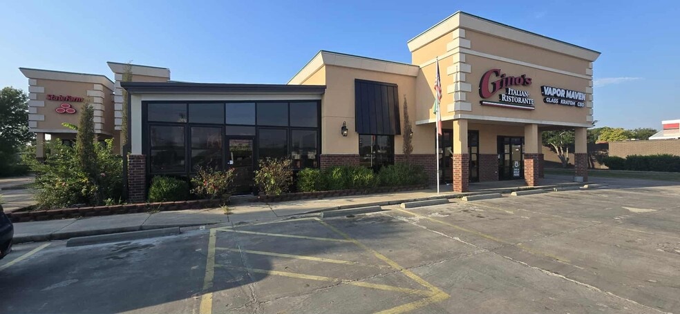 Primary Photo Of 139 W Shawnee St, Muskogee Storefront For Lease