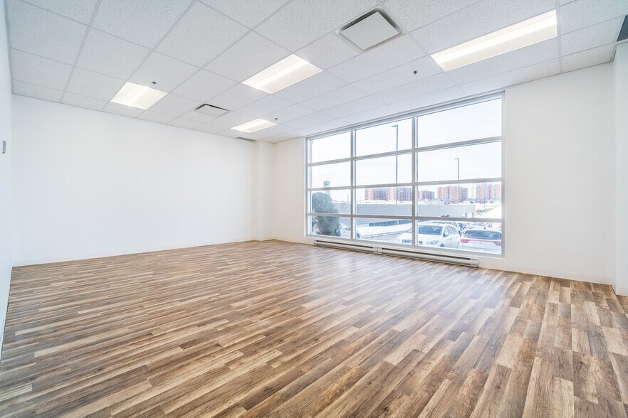 More Photos Of 3131 Boul Saint-Martin O, Laval Office For Lease