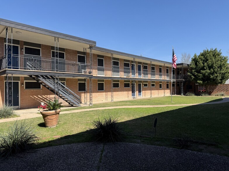 Primary Photo Of 9733 Neuens Rd, Houston Apartments For Sale