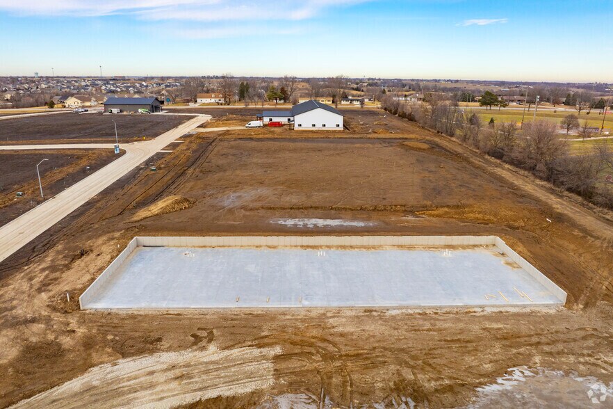 More Photos Of 404 S 21st St, Indianola Industrial For Lease