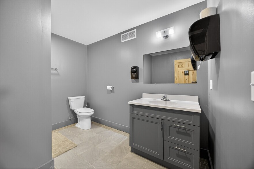 More Photos Of 201 N Main St, Alma Hotel For Sale