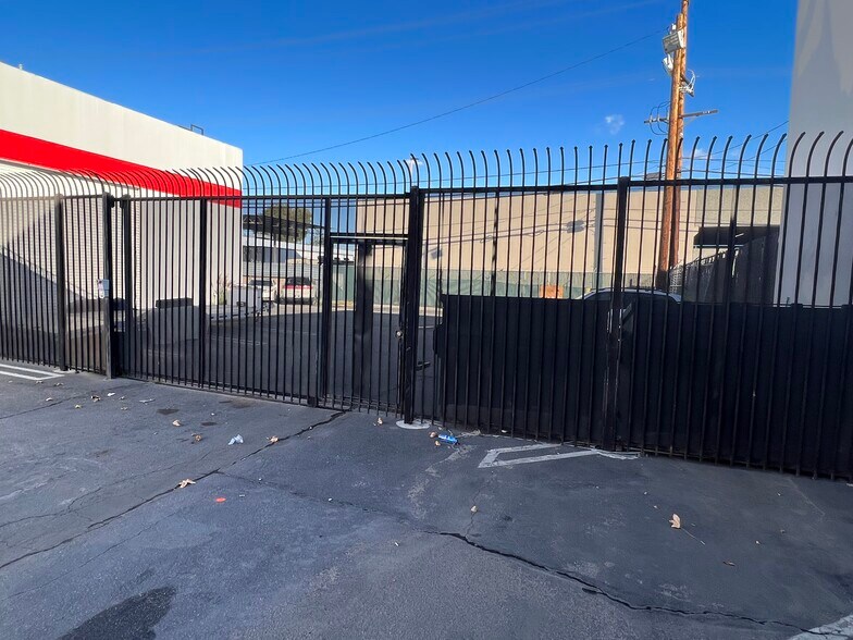 More Photos Of 9160 Deering Ave, Chatsworth Warehouse For Lease