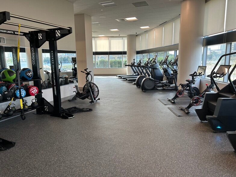 More Photos Of 600 E Las Colinas Blvd, Irving Office For Lease