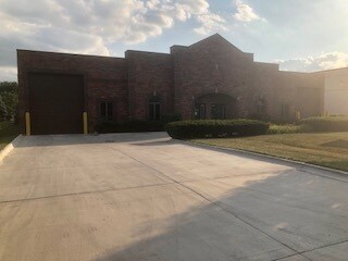 More Photos Of 465-469 Windy Point Dr, Glendale Heights Warehouse For Lease