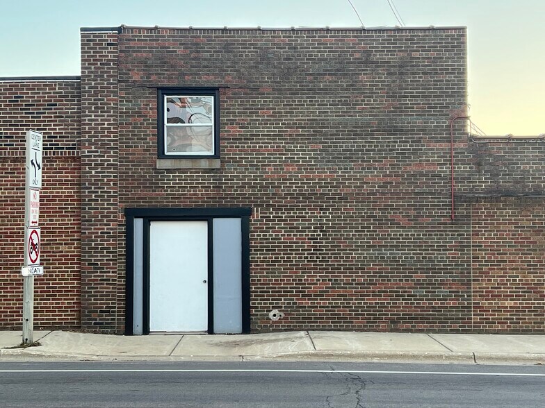 More Photos Of 904 16th Ave, Monroe Storefront For Sale