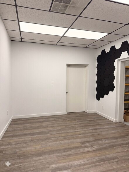 More Photos Of 2606 W Marshall Dr, Grand Prairie Warehouse For Lease