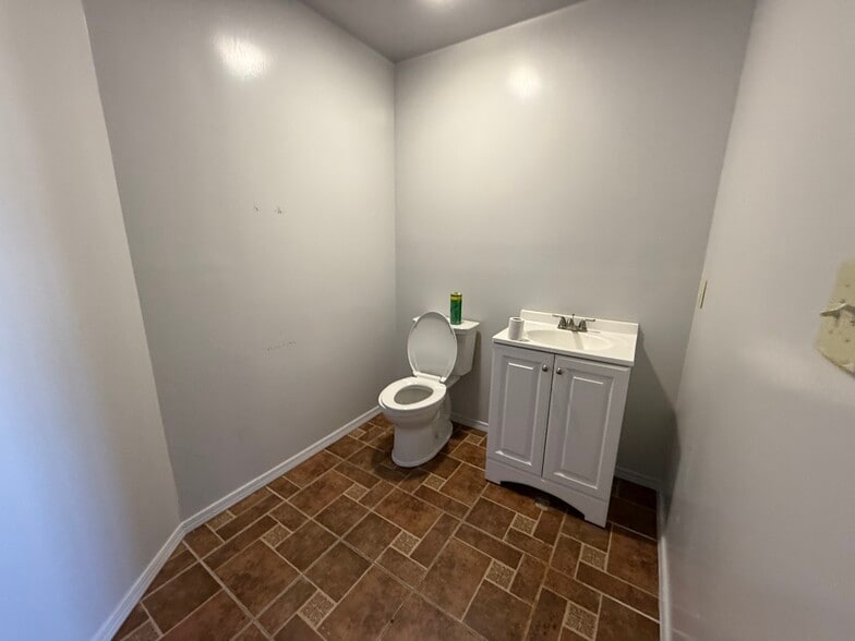 More Photos Of 4632 Quincy St, Metairie Industrial For Lease