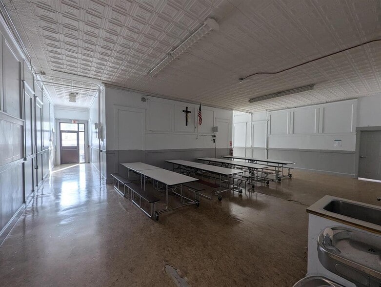 More Photos Of 16 Central st, Claremont Specialty For Sale