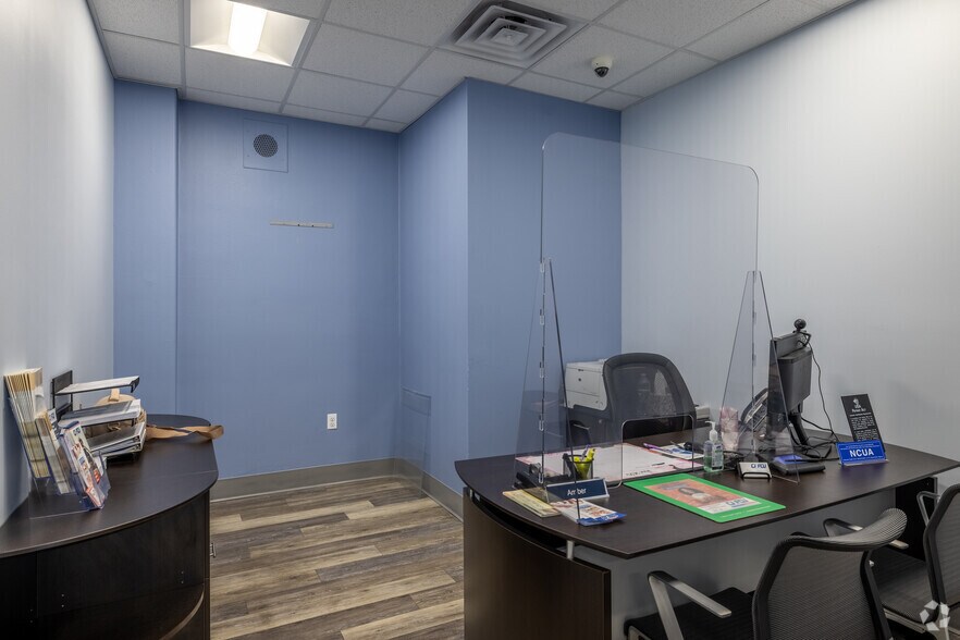 More Photos Of 380 Berry St, Woodbridge Office For Sale