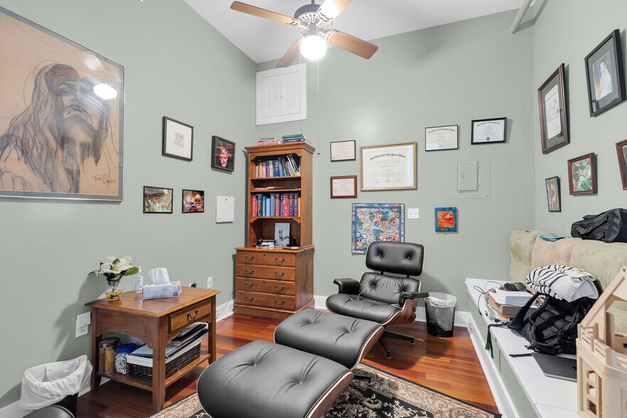 More Photos Of 812 Fleming St, Key West Storefront For Sale