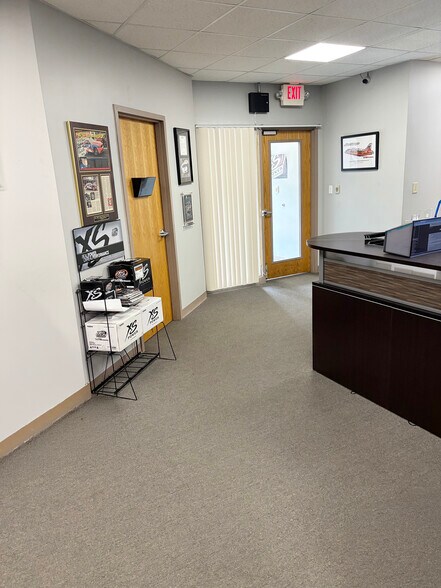 More Photos Of 2847 John Deere Dr, Knoxville Light Distribution For Lease