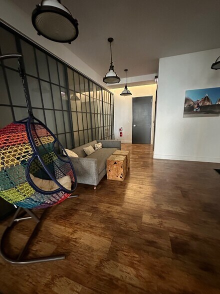 More Photos Of 646-648 N Clark St, Chicago Office For Lease