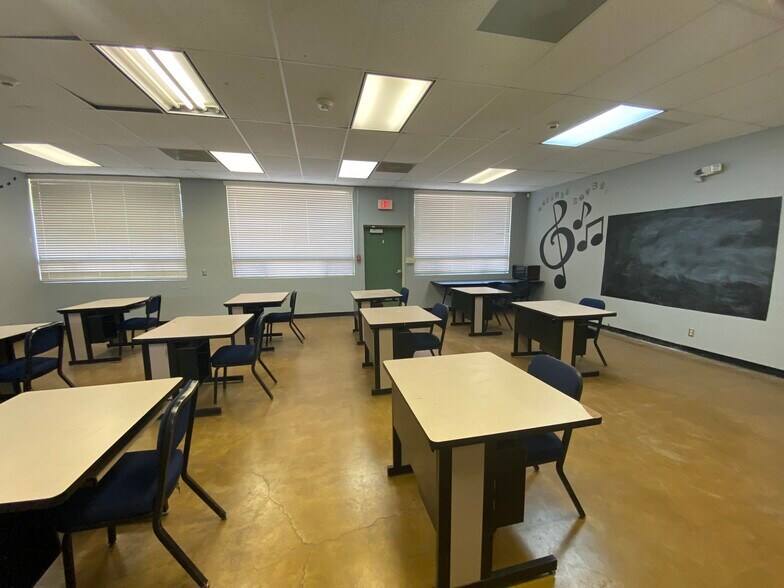 More Photos Of 630 W 17th Pl, Tempe Schools For Lease