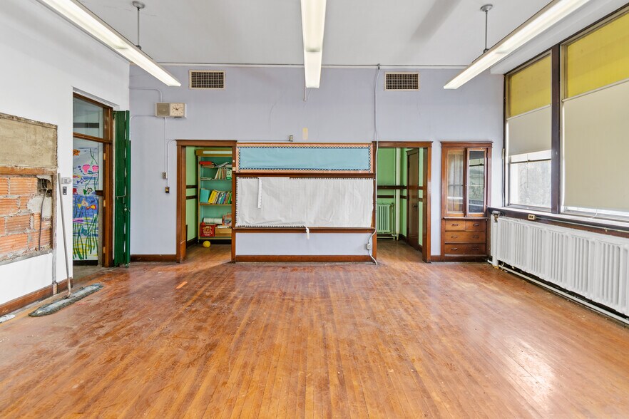 More Photos Of 100 McDonough St, Joliet Schools For Sale