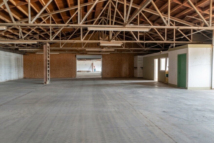More Photos Of 440 Frankston St, Jacksonville Warehouse For Sale