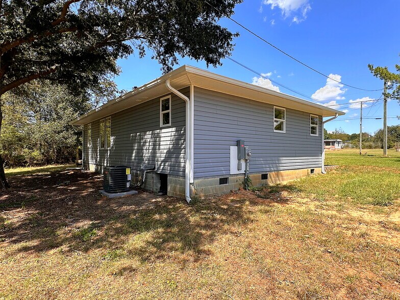More Photos Of 5735 Fallston Rd, Lawndale Flex For Sale