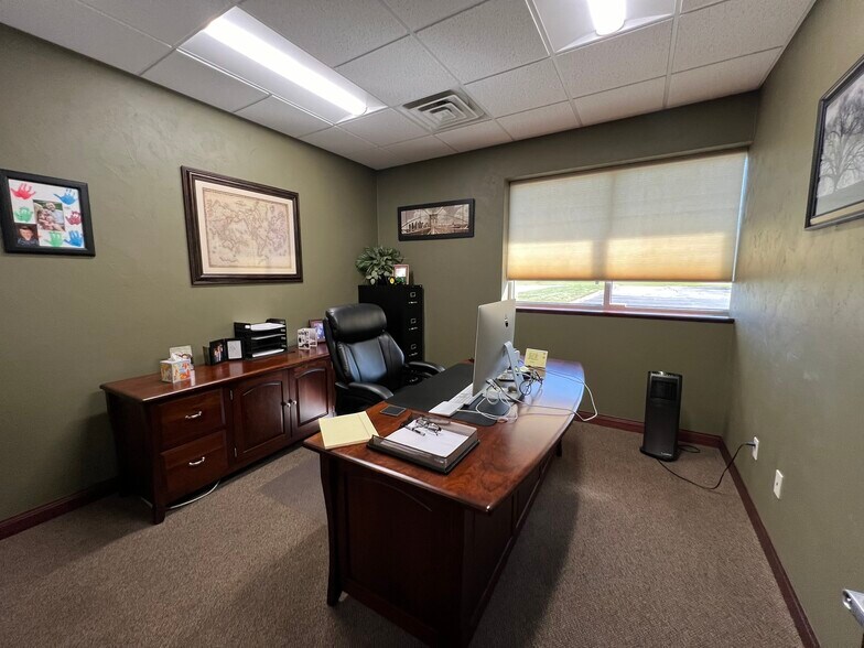 More Photos Of 518-540 S Westland Dr, Appleton Office For Lease