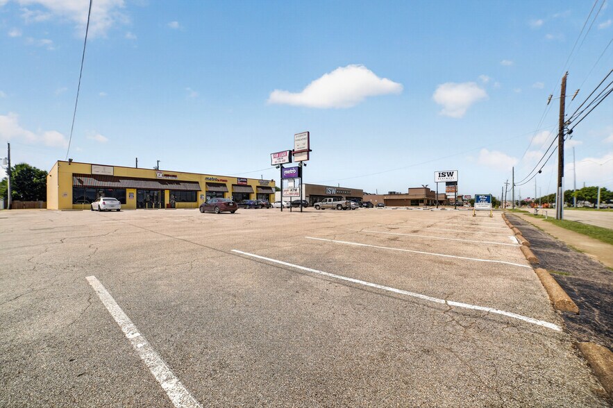 More Photos Of 4018-4026 W Camp Wisdom Rd, Dallas General Retail For Lease