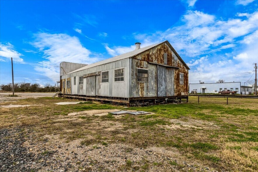 More Photos Of 13109 TX-172 Hwy, La Ward Department Store For Sale