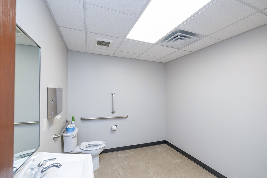 More Photos Of 631 County Road 17, Elkhart Office For Lease