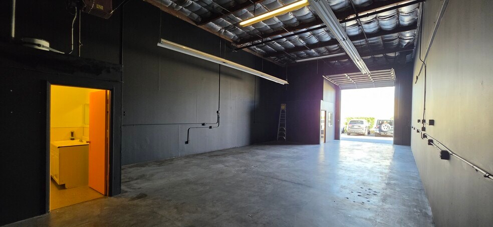 More Photos Of 617 Mountain View Ave, Belmont Manufacturing For Lease